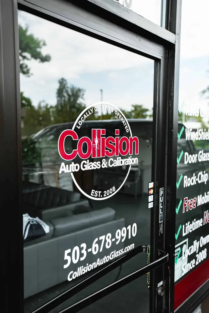 The side of the branded van listing windshield, door glass, rock chip, mobile service and the lifetime guarantee
